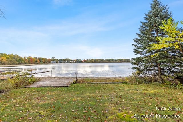 7093 Peninsula Drive NE, Rockford, MI 49341