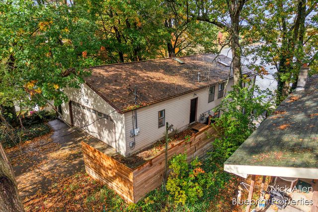 7093 Peninsula Drive NE, Rockford, MI 49341