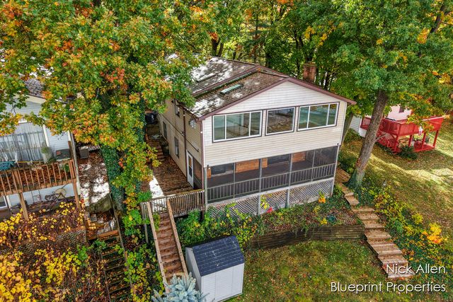 7093 Peninsula Drive NE, Rockford, MI 49341