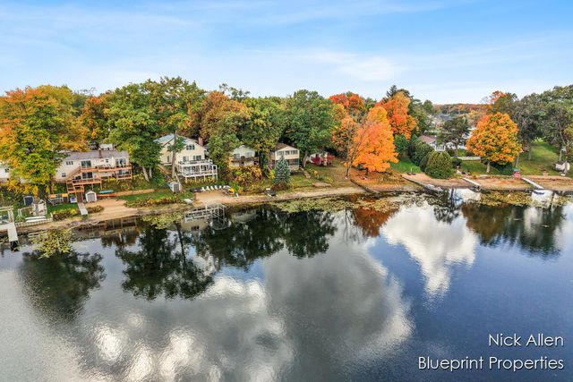 7093 Peninsula Drive NE, Rockford, MI 49341