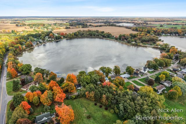 7093 Peninsula Drive NE, Rockford, MI 49341