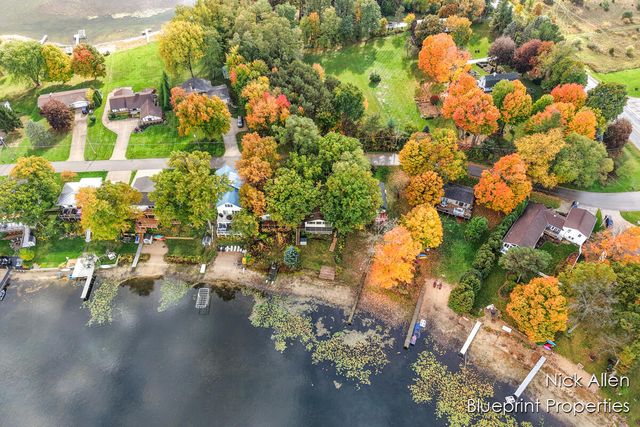 7093 Peninsula Drive NE, Rockford, MI 49341