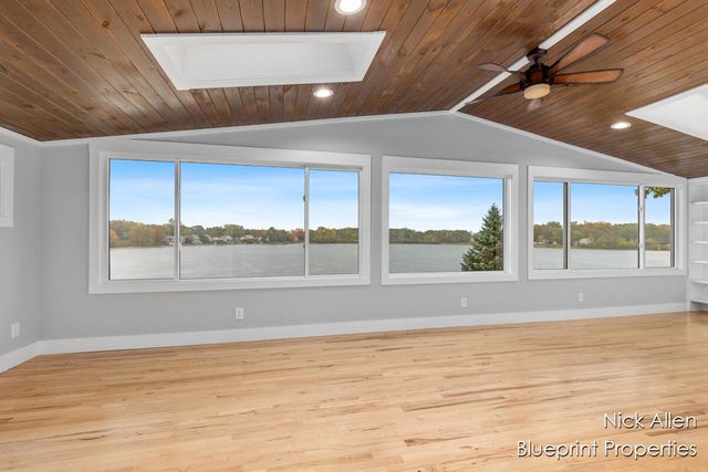 7093 Peninsula Drive NE, Rockford, MI 49341