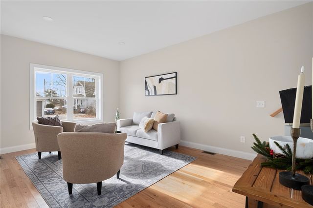 39 Winsor Street, East Providence, RI 02914