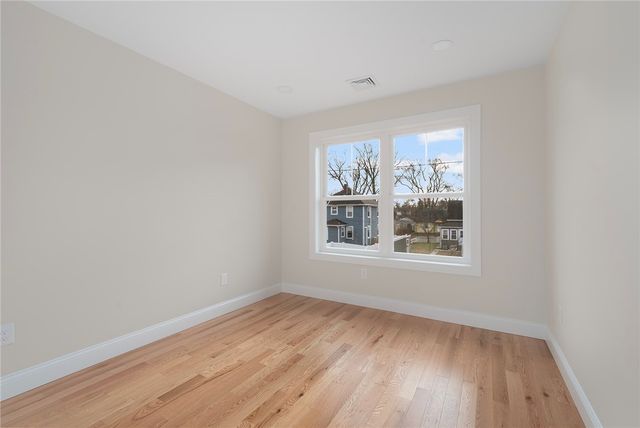 39 Winsor Street, East Providence, RI 02914