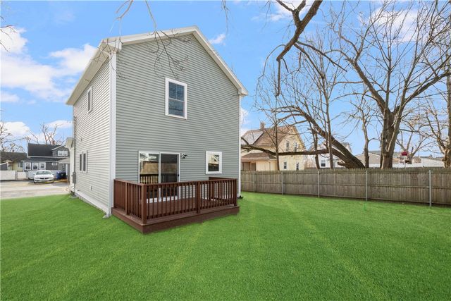 39 Winsor Street, East Providence, RI 02914