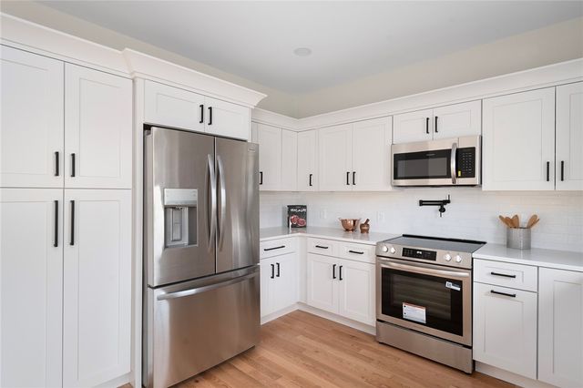 39 Winsor Street, East Providence, RI 02914