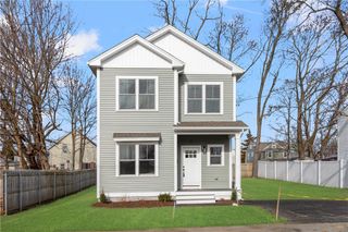 39 Winsor Street, East Providence, RI 02914
