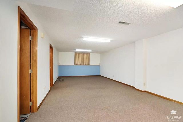 1614 Woodcrest, Manhattan, KS 66502