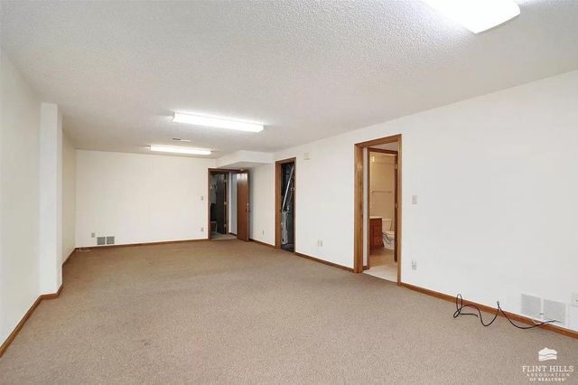 1614 Woodcrest, Manhattan, KS 66502