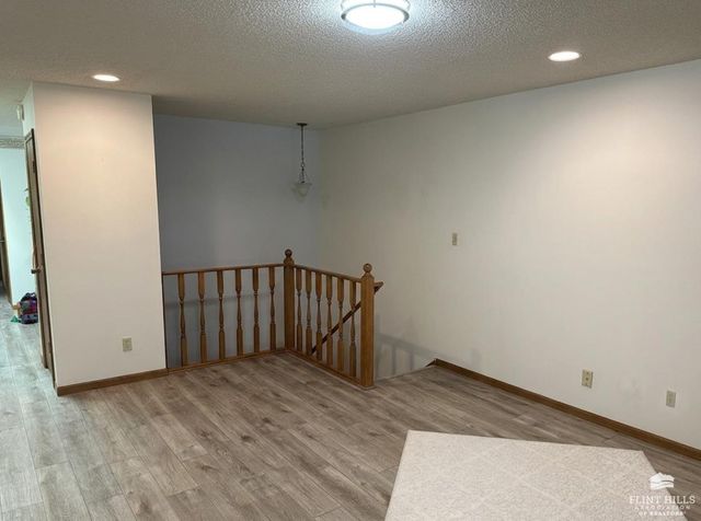 1614 Woodcrest, Manhattan, KS 66502