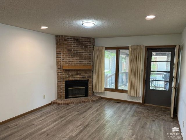 1614 Woodcrest, Manhattan, KS 66502