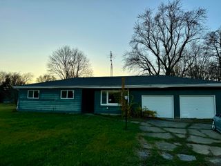 854 S Crystal Avenue, Benton Twp, MI 49022