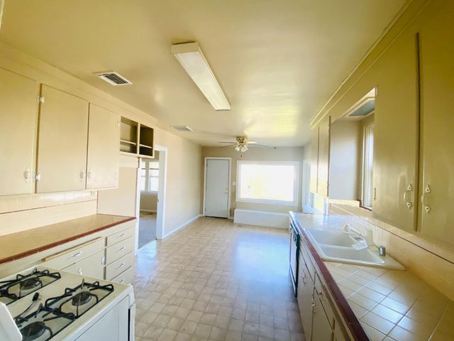 711 Taber Ave, Yuba City, CA 95991