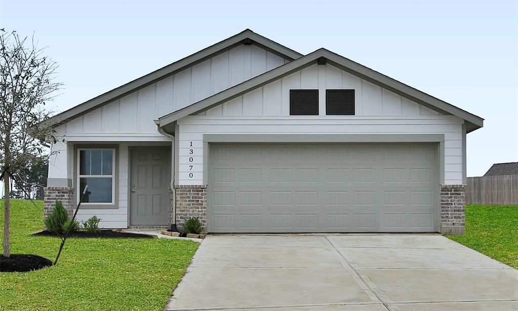 13070 Sarah Springs Drive, Magnolia, TX 77354