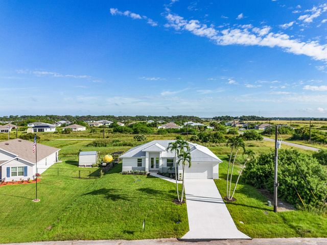 526 Braelyn St, Port Labelle, FL 33935