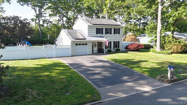 28 Cedar Heights Drive, Ridge, NY 11961