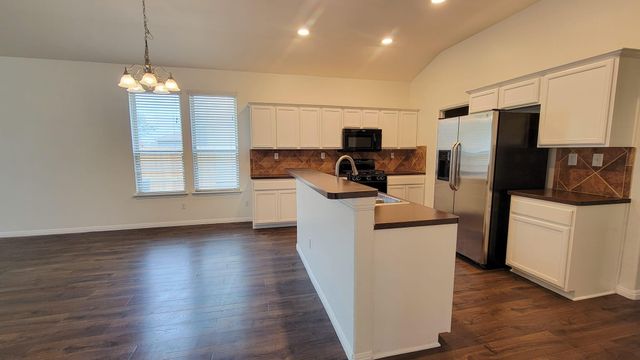 1408 Twin CV, Kyle, TX 78640