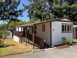 98041 HALL WAY Rd 2, Brookings, OR 97415