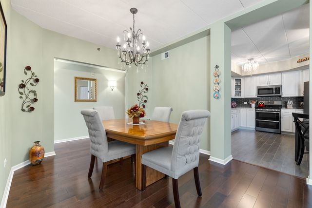 2240 S Grace Street 303, Lombard, IL 60148