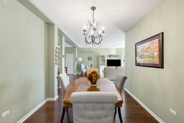 2240 S Grace Street 303, Lombard, IL 60148