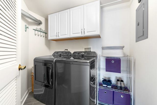 2240 S Grace Street 303, Lombard, IL 60148