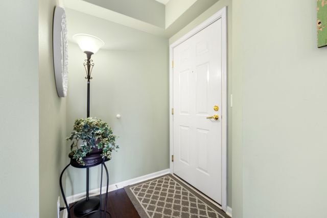 2240 S Grace Street 303, Lombard, IL 60148