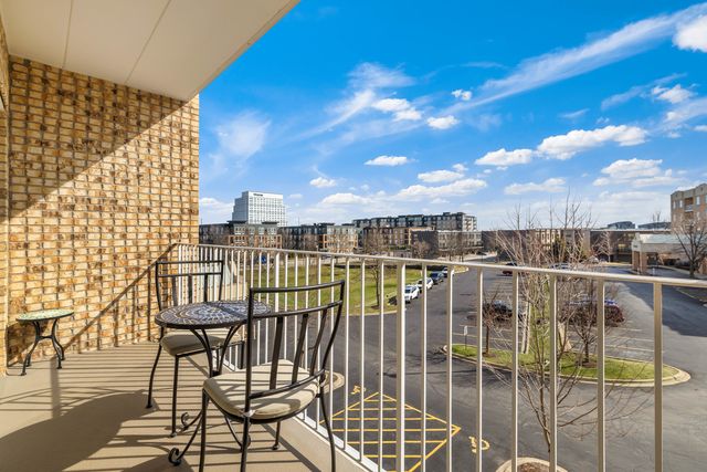 2240 S Grace Street 303, Lombard, IL 60148