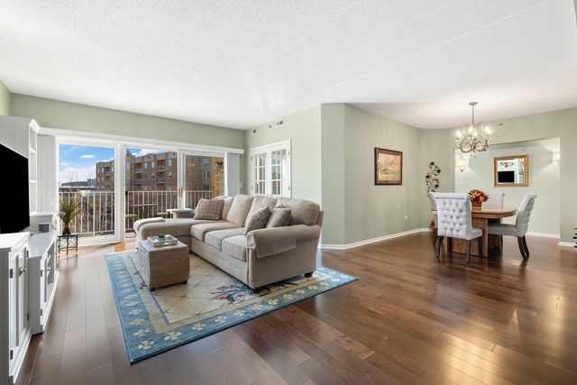 2240 S Grace Street 303, Lombard, IL 60148