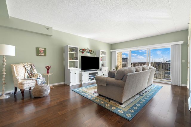 2240 S Grace Street 303, Lombard, IL 60148