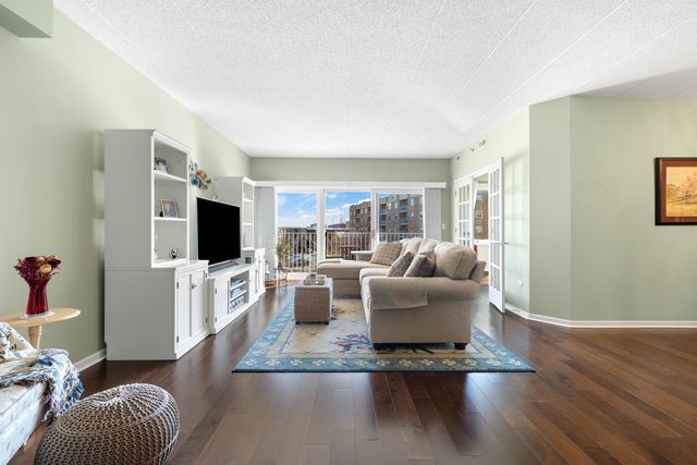 2240 S Grace Street 303, Lombard, IL 60148