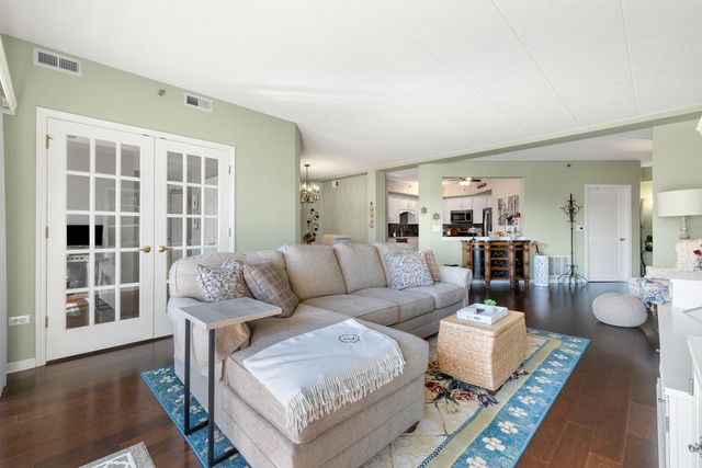 2240 S Grace Street 303, Lombard, IL 60148