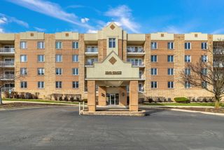 2240 S Grace Street 303, Lombard, IL 60148