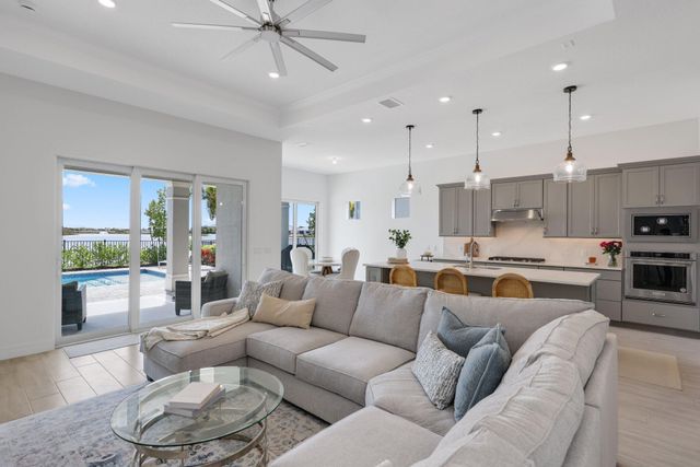 10466 Northbrook Circle, Palm Beach Gardens, FL 33412