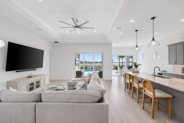 10466 Northbrook Circle, Palm Beach Gardens, FL 33412