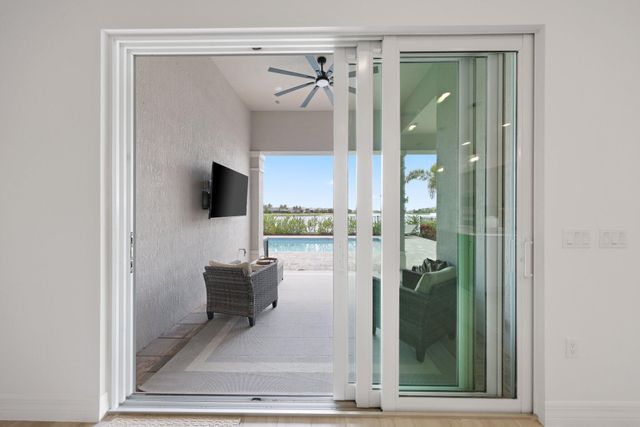 10466 Northbrook Circle, Palm Beach Gardens, FL 33412
