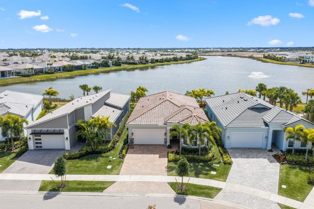 10466 Northbrook Circle, Palm Beach Gardens, FL 33412