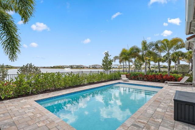 10466 Northbrook Circle, Palm Beach Gardens, FL 33412