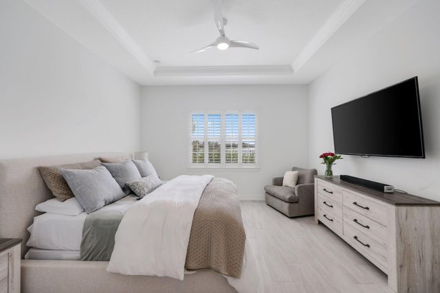 10466 Northbrook Circle, Palm Beach Gardens, FL 33412