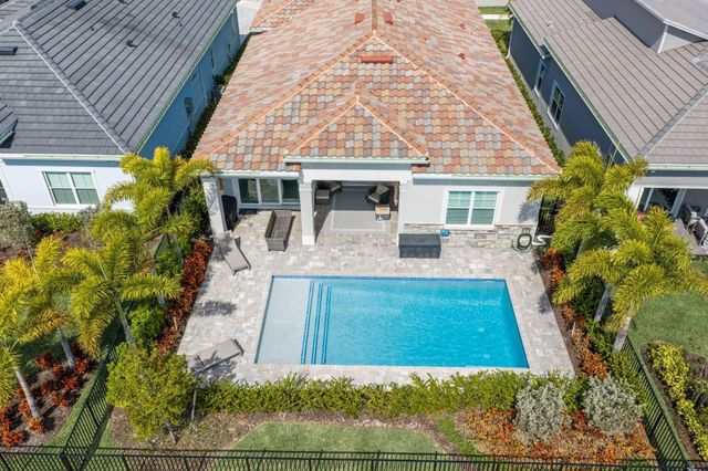10466 Northbrook Circle, Palm Beach Gardens, FL 33412
