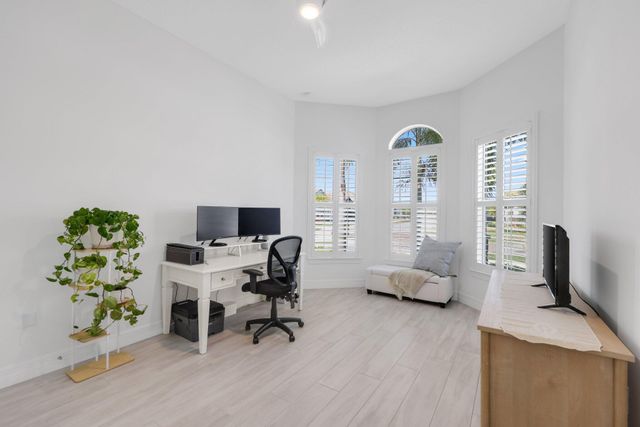 10466 Northbrook Circle, Palm Beach Gardens, FL 33412