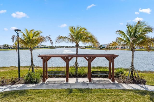 10466 Northbrook Circle, Palm Beach Gardens, FL 33412