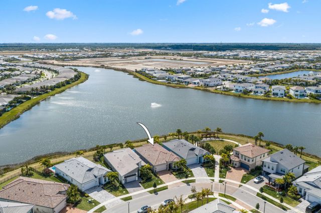 10466 Northbrook Circle, Palm Beach Gardens, FL 33412