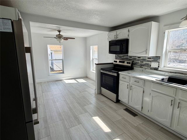 910 E Marion Street, Knoxville, IA 50138