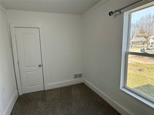 910 E Marion Street, Knoxville, IA 50138