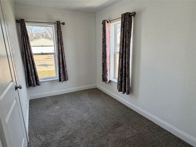 910 E Marion Street, Knoxville, IA 50138