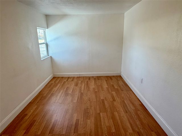 910 E Marion Street, Knoxville, IA 50138