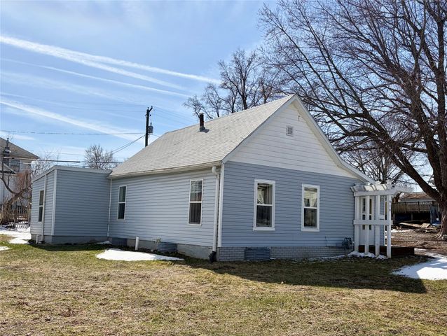 910 E Marion Street, Knoxville, IA 50138