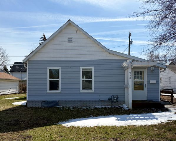 910 E Marion Street, Knoxville, IA 50138