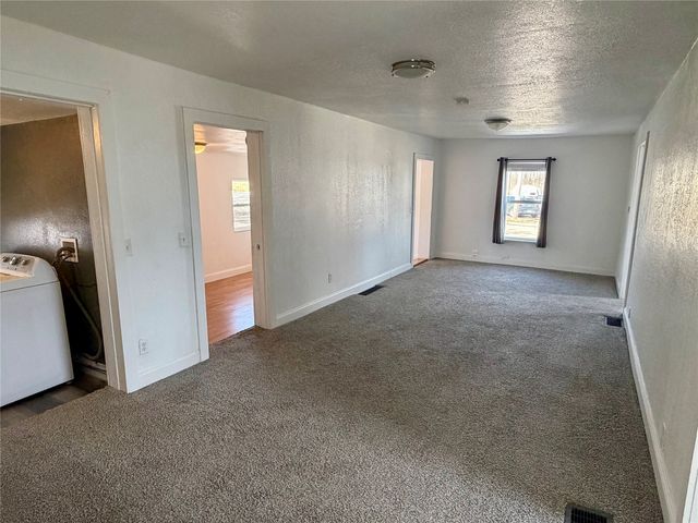 910 E Marion Street, Knoxville, IA 50138